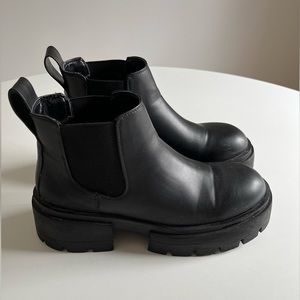 H&M Black Platform Chelsea-style Boot Size 9
